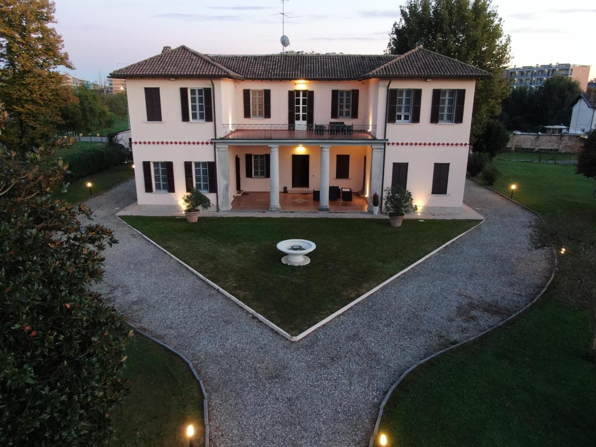 Suites Mansion Rozzano Exterior photo